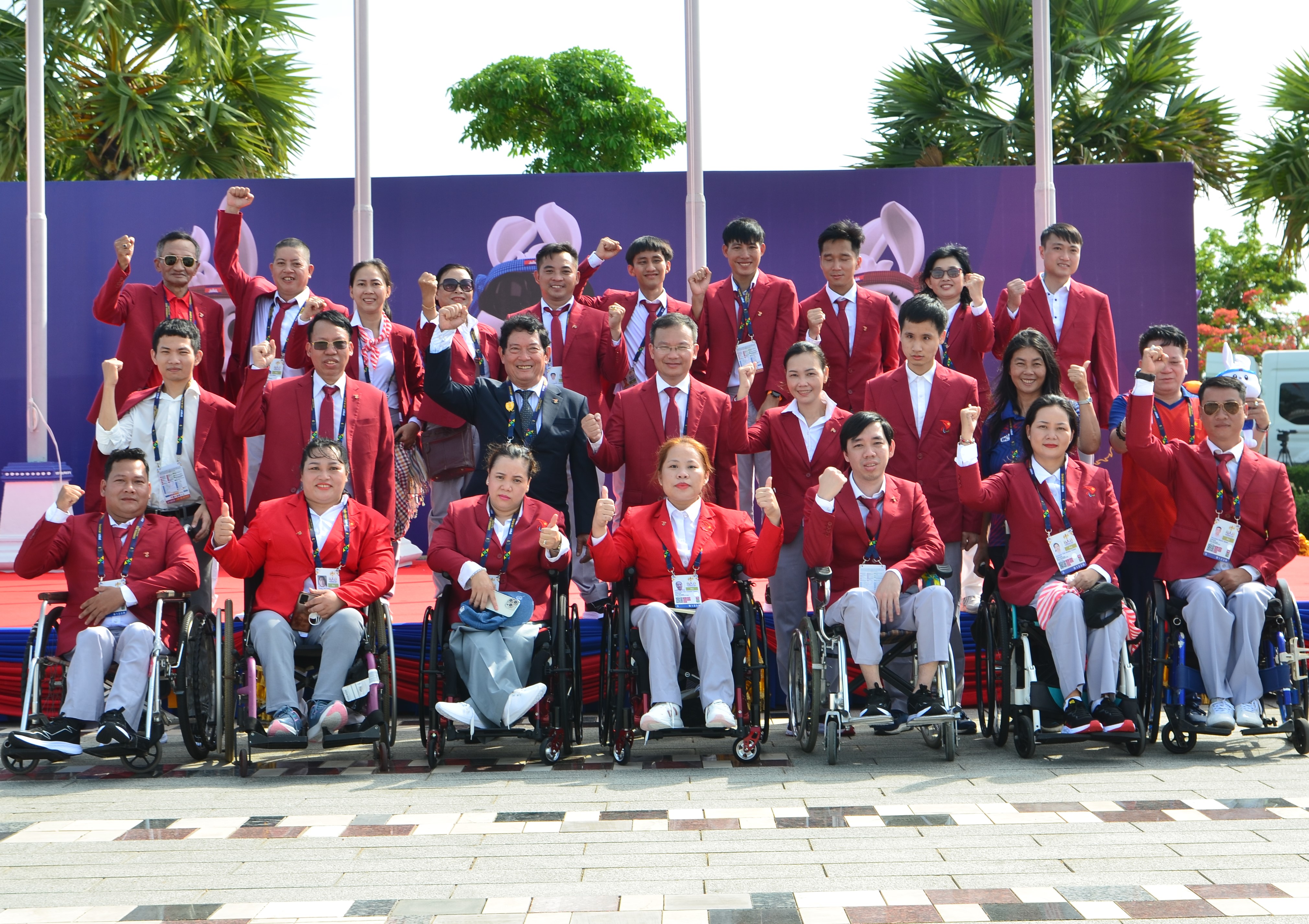 Quốc kỳ Việt Nam tung bay tại lễ Thượng cờ ASEAN PARA Games 12